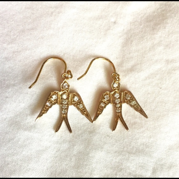NWOT Gold bird earrings with rhinestone details✨🐣
