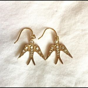 NWOT Gold bird earrings with rhinestone details✨🐣