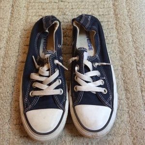 Navy blue converse