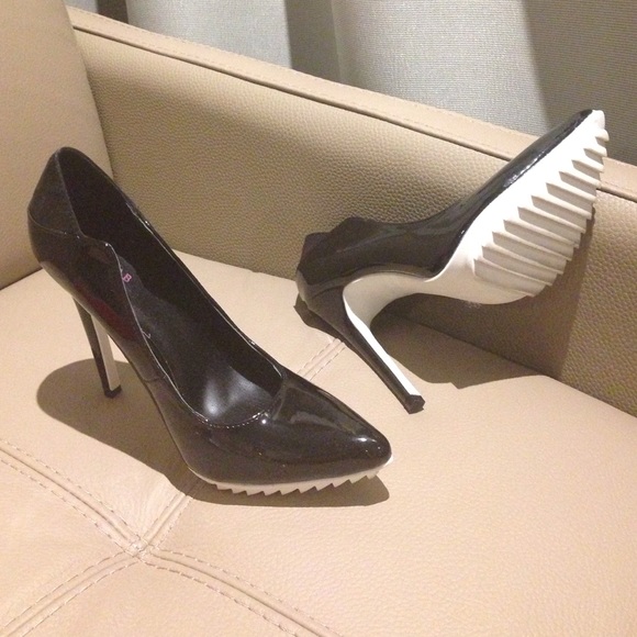 Shoes - Picture 1 of 4