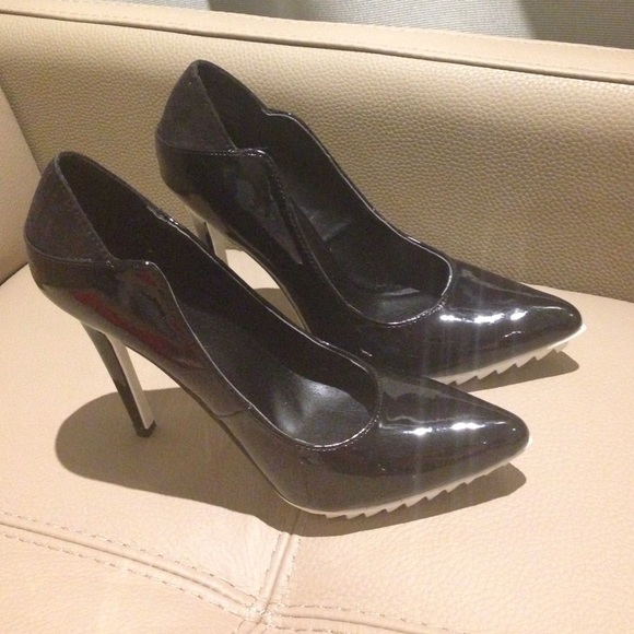 Shoes - Picture 2 of 4