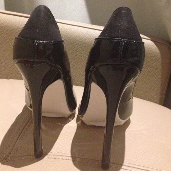 Shoes - Picture 3 of 4