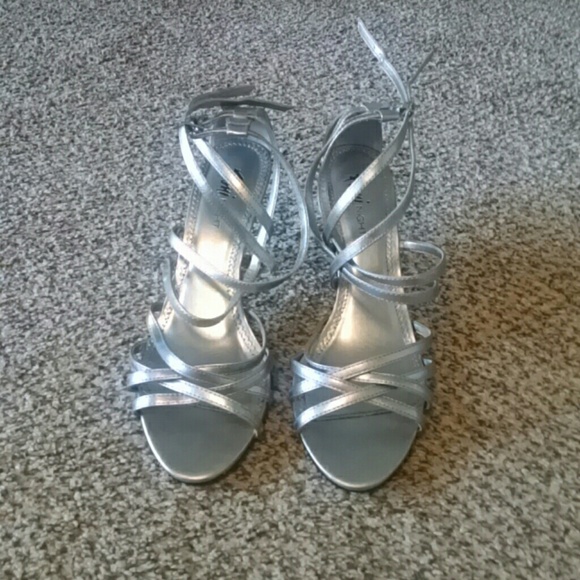 SALE-Silver Fioni Heels