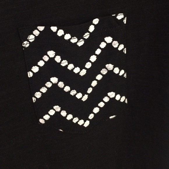 Black VS Pink Top w/ Front Pocket - Picture 3 of 3