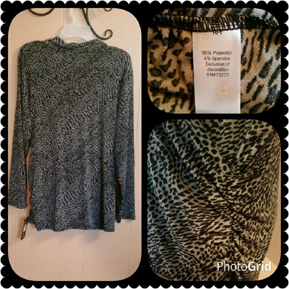 Plus size faux wrap top - size 2X - Picture 2 of 2