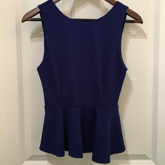 ❗️Last Chance❗️NWT Peplum style top