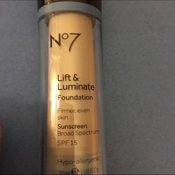 No7 Lift & Luminate Foundation