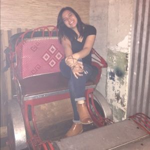 Meet your Posher, Lauren