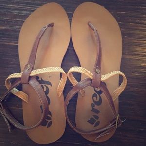 Reef strappy brown sandals