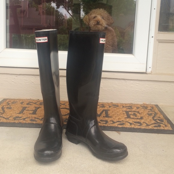 Black Hunter boots size 8