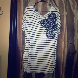 Striped flower top, Plus NWOT