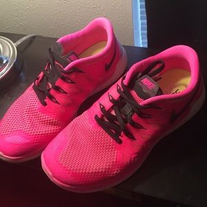 Nike tennis shoes
