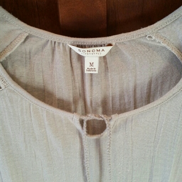 Cute dressy sleeveless shirt - Picture 3 of 3