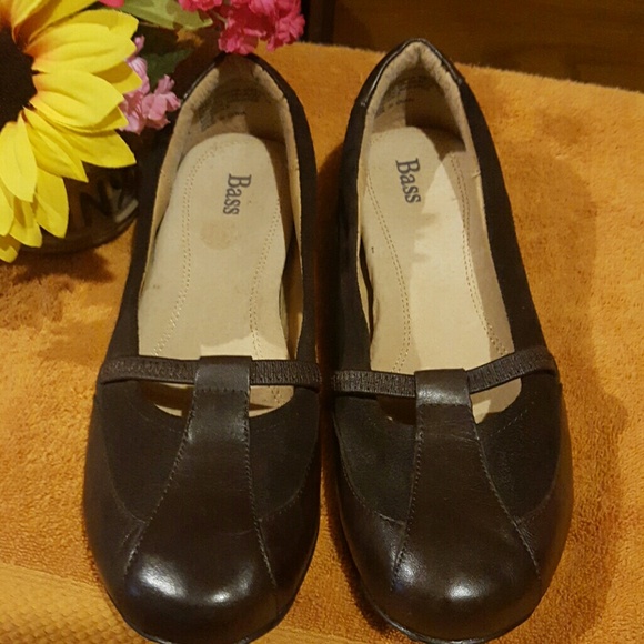 BASS Leather slipons - new