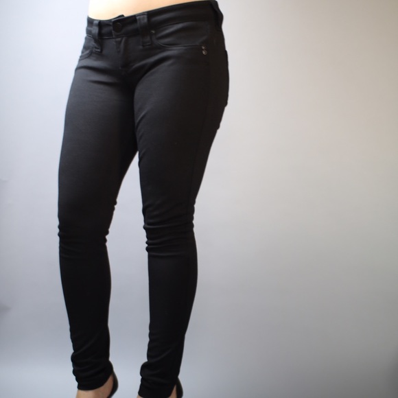 Black skinny pants (USED in good condition)