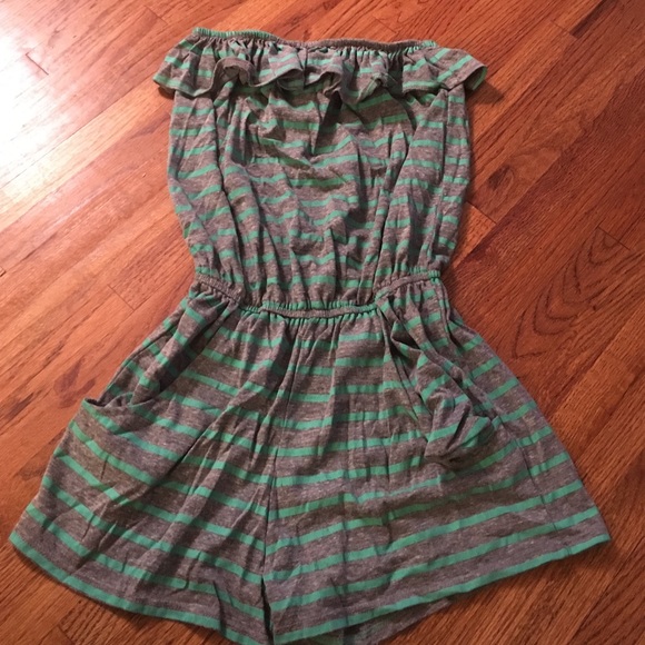 Striped Romper with ruffle top and pockets - Picture 1 of 1