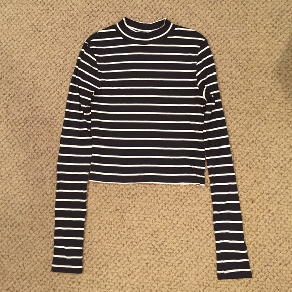 h and m mock neck crop top stripped size S