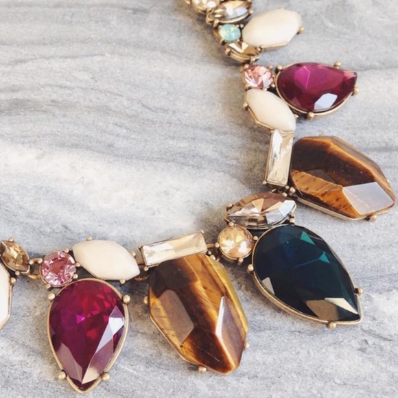 ⚠️FLASHSALE 🆑LAST1 🆕 Statement Necklace - Picture 2 of 4