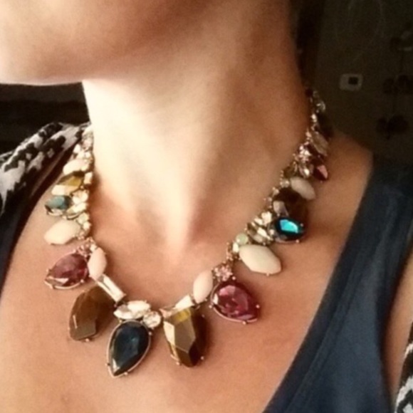 ⚠️FLASHSALE 🆑LAST1 🆕 Statement Necklace - Picture 3 of 4