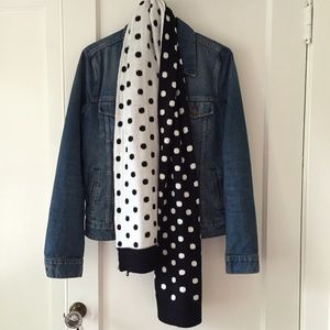 Reversible polka dot knitted scarf