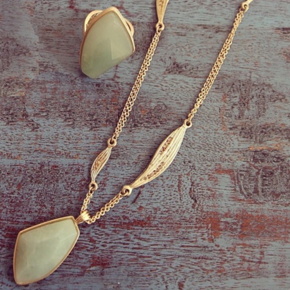 ⚠️FLASHSALE 🆑LAST1 🆕 Statement Necklace - Picture 2 of 3