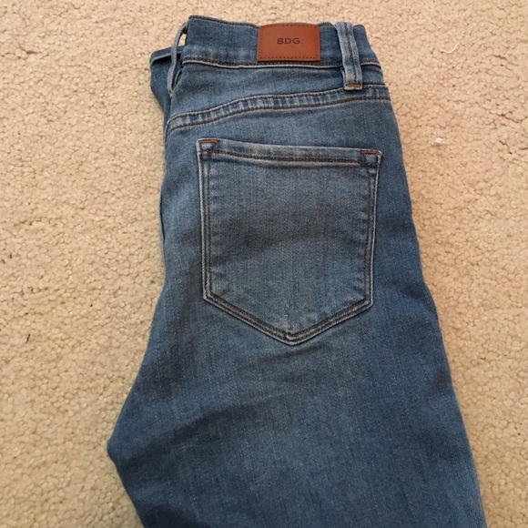 BDG medium wash high rise twig jeans
