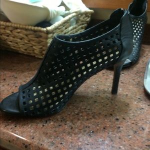 Tahari black heels
