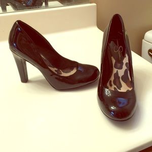 Jessica Simpson black pumps