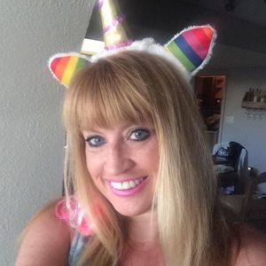 Meet your Posher, Dena