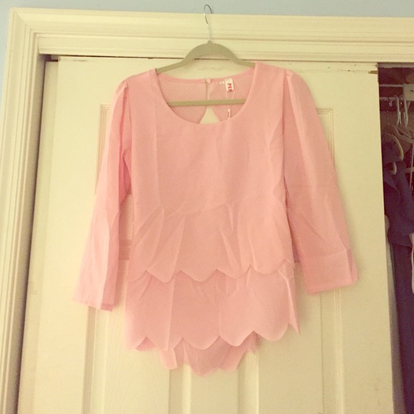 Scalloped open back blouse - Picture 1 of 2