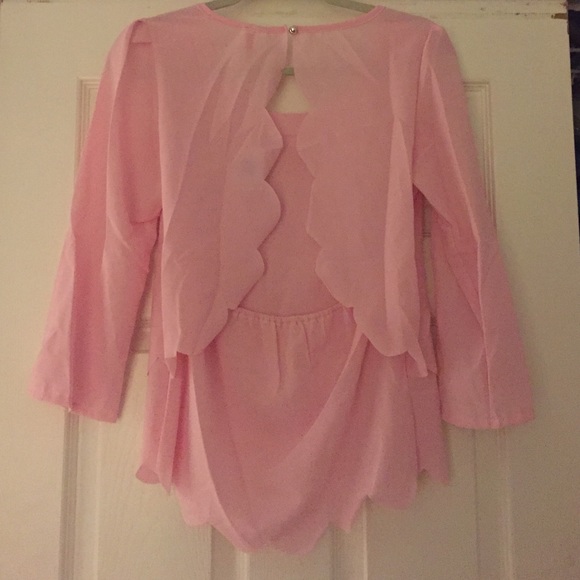 Scalloped open back blouse - Picture 2 of 2