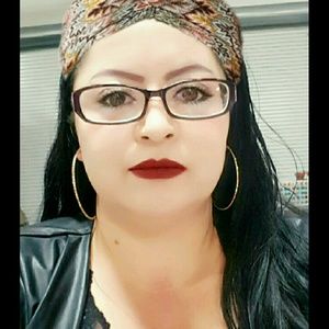 Meet your Posher, Claudia