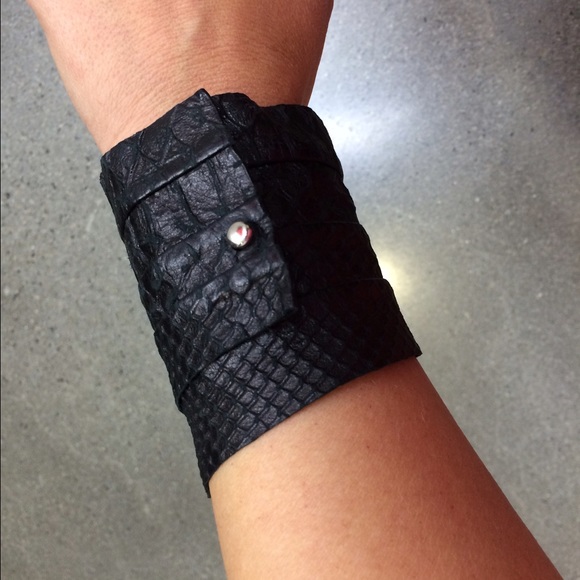 Black wrap cuff