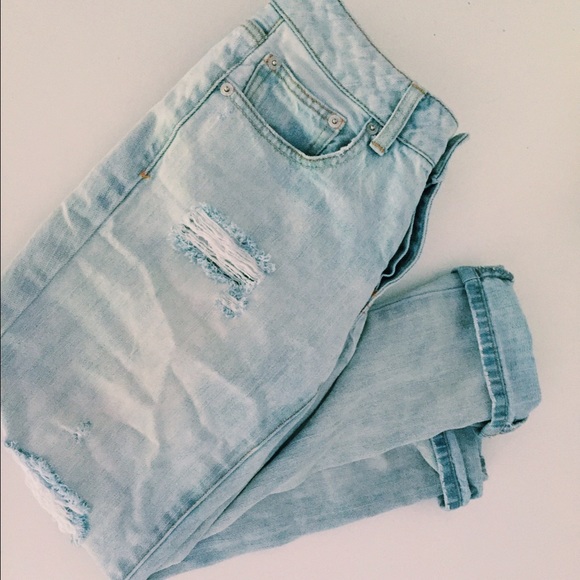 American Eagle Outfitters Denim - Like new light-wash boyfriend jeans (size 2/4)