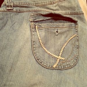 Lei Juniors Plus Size Capris