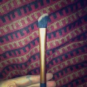 Real techniques concealer brush