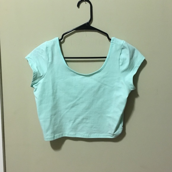 Scoop neck crop top