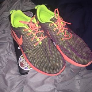 Nike Women's Roshe runs