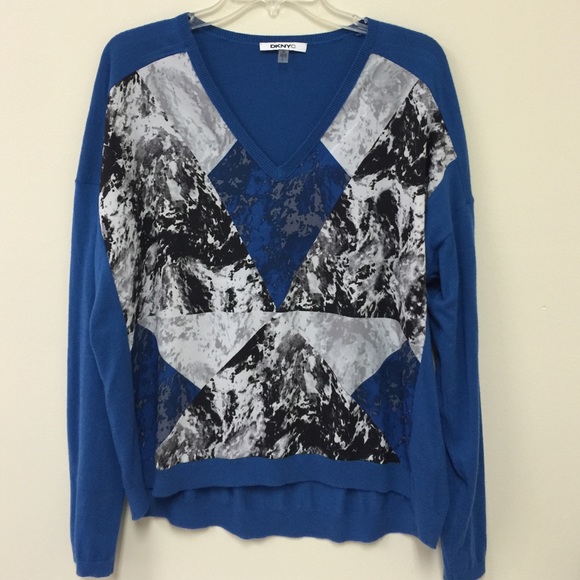 DKNYC v-neck sweater