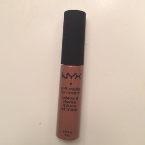 Nyx matte lip cream