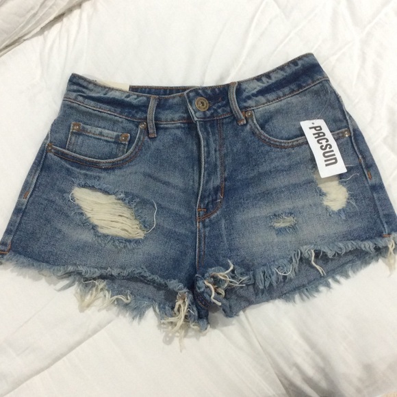 Bullhead high waisted cutoff shorts