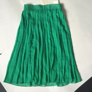 REPOSH High Waisted Pleated Green Skirt