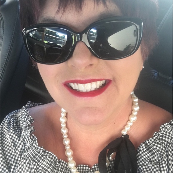 Meet your Posher, Ursula - Picture 3 of 6