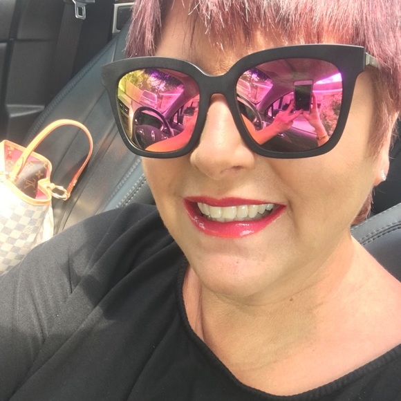 Meet your Posher, Ursula - Picture 4 of 6