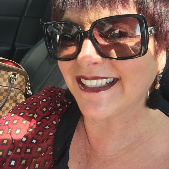 Meet your Posher, Ursula - Picture 5 of 6