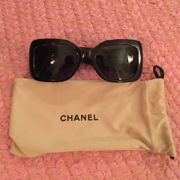 AUTHENTIC CHANEL black women's sunglasses