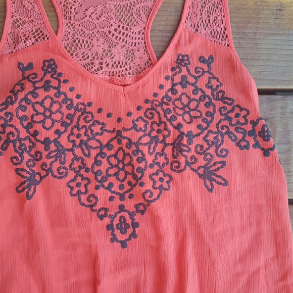 Daytrip Tank - Picture 2 of 3