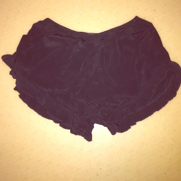 Brandy Melville black stretchy high wasted shorts - Picture 1 of 4