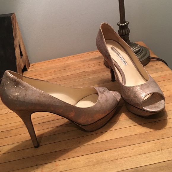 Authentic Vera Wang pumps