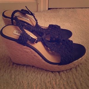 NEW PRICE 🔥Steve Madden Wedges